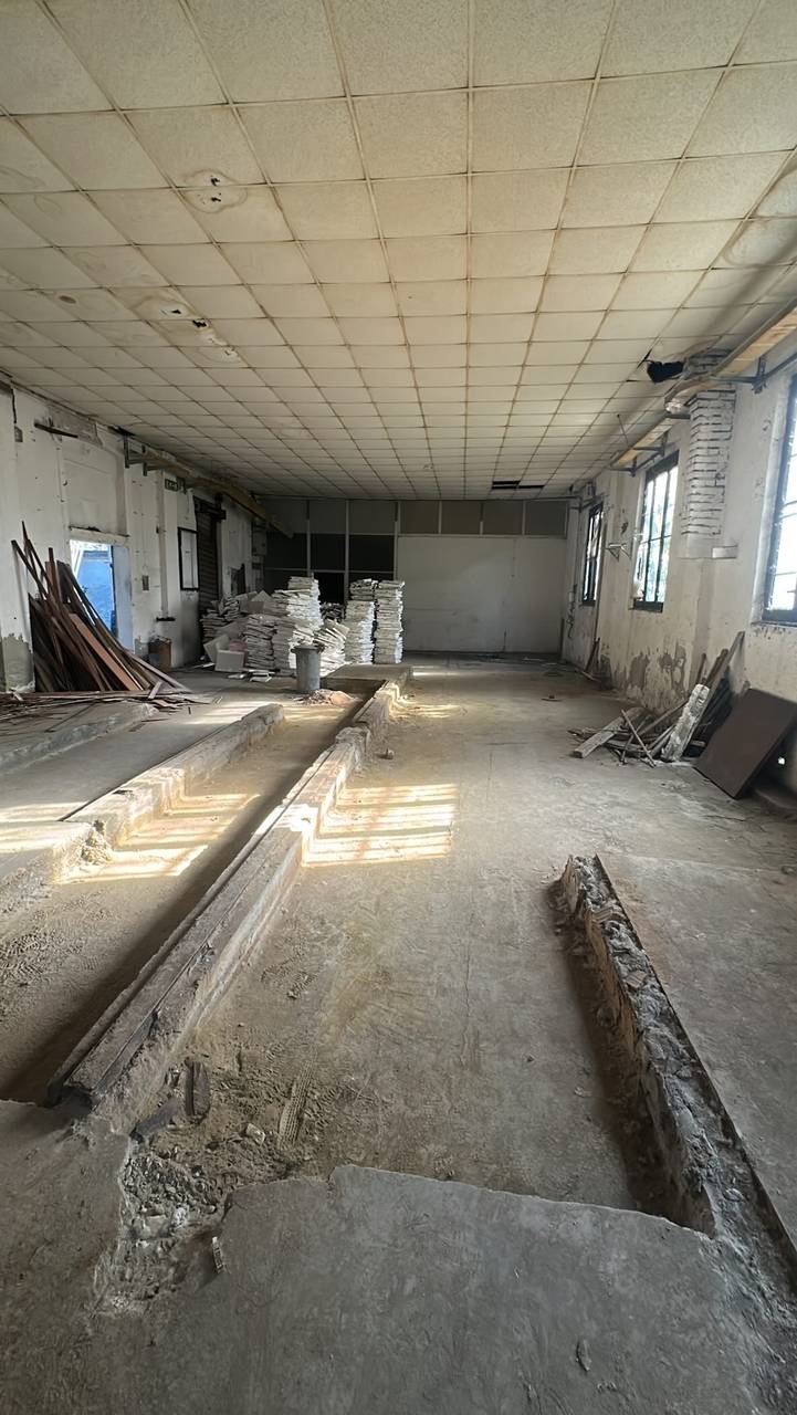 Empty industrial room light