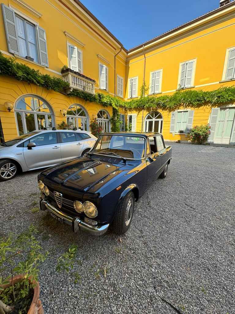 The villa courtyard, and one of the period cars